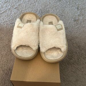 Ugg slides